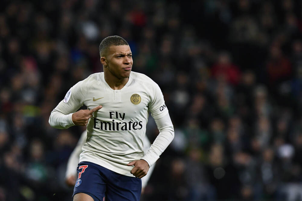 米体：米兰为迈尼昂开出年薪加奖金700万欧，3月前续约还有签字费